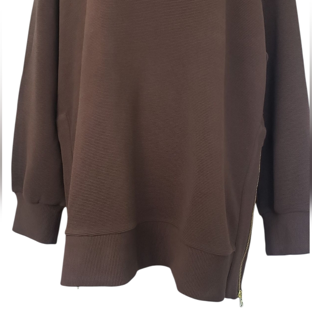 Varley Mae Sweatshirt with Gold Accent - Picture 9 of 15